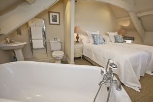 Christina Warwick Cottage 37 sm.jpg